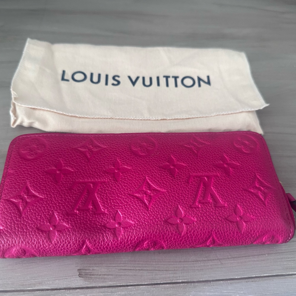 LOUIS VUITTON Empreinte Wallet
Leather Zippy Monogram